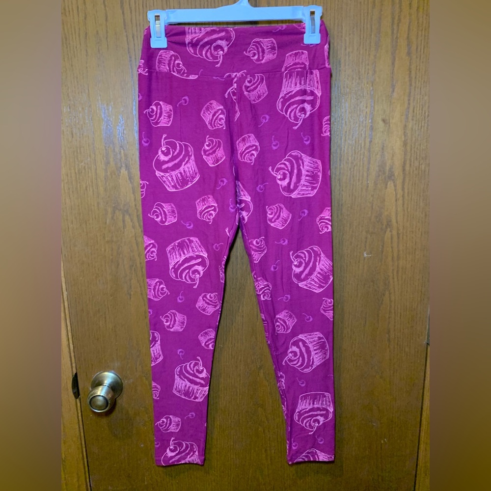 NWOT- LuLaRoe One Size Pink Cupcake Print Leggings